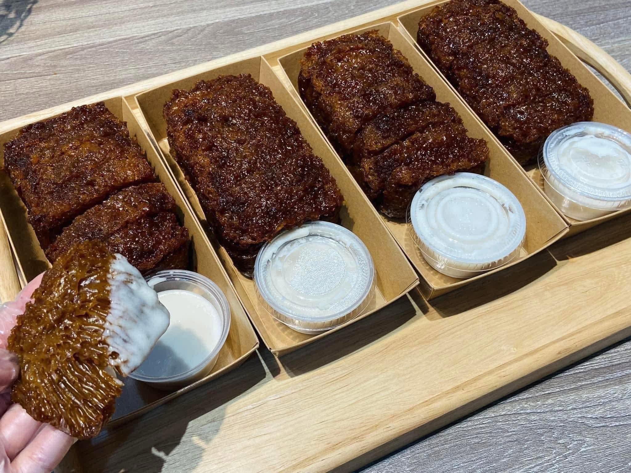Bánh chuối nướng caramel dùng cùng sốt dừa