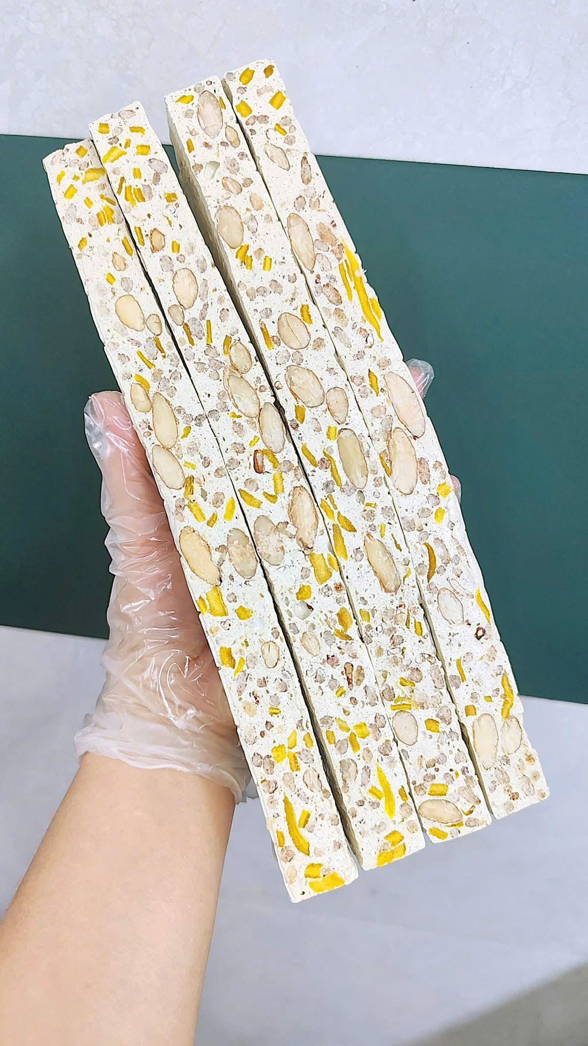 Những thanh kẹo hạt thủ công nguyên liệu đầy đặn